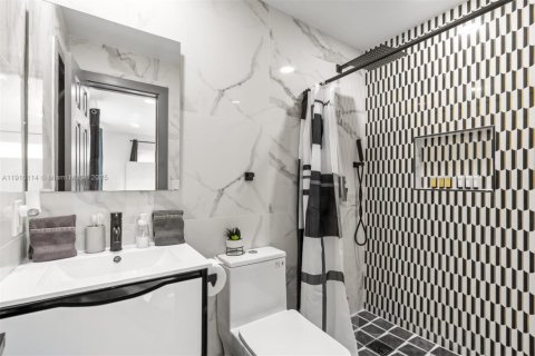 Снять в аренду виллу или дом в Дирфилд-Бич, Флорида 3 спальни, 142.23м2, № 2034615 - фото 15