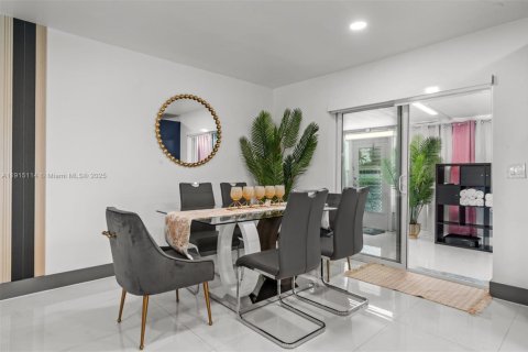 Снять в аренду виллу или дом в Дирфилд-Бич, Флорида 3 спальни, 142.23м2, № 2034615 - фото 6