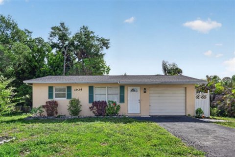 Casa en North Fort Myers, Florida 3 dormitorios, 102.19 m2 № 2214186