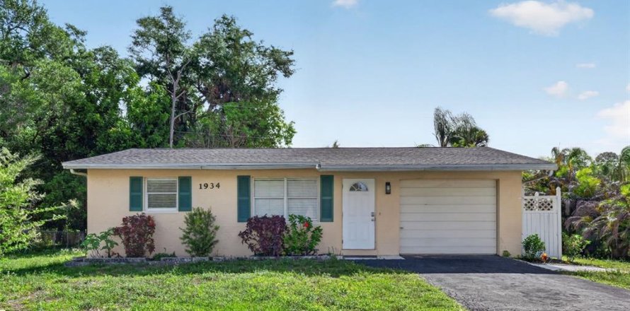 Casa en North Fort Myers, Florida 3 dormitorios, 102.19 m2 № 2214186