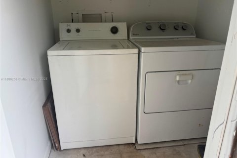 Copropriété à vendre à Miami, Floride: 2 chambres, 80.82 m2 № 1938561 - photo 16