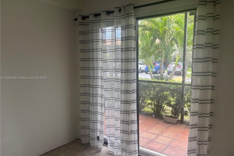 Copropriété à vendre à Miami, Floride: 2 chambres, 80.82 m2 № 1938561 - photo 13