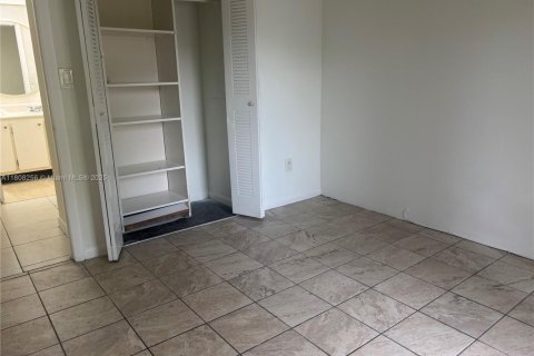 Copropriété à vendre à Miami, Floride: 2 chambres, 80.82 m2 № 1938561 - photo 12