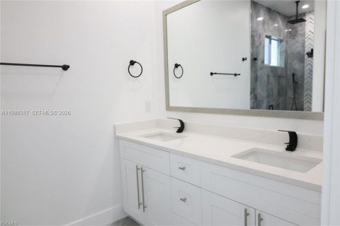 House in Lehigh Acres, Florida 3 bedrooms № 2048265 - photo 8