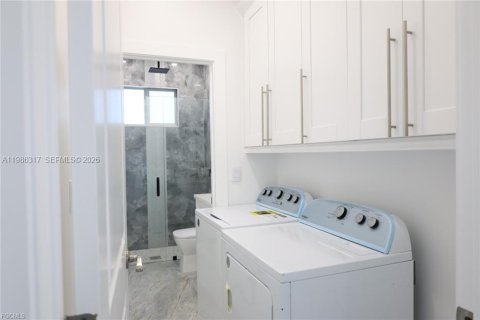 House in Lehigh Acres, Florida 3 bedrooms № 2048265 - photo 13