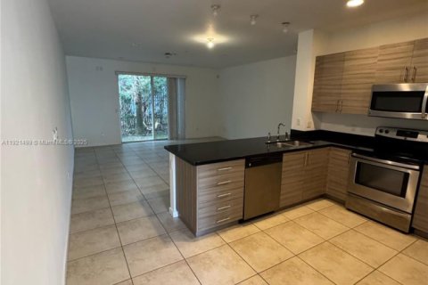 Adosado en venta en Miramar, Florida, 3 dormitorios, 139.35 m2 № 2019435 - foto 3