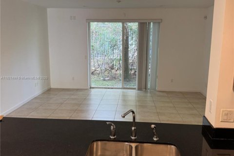Adosado en venta en Miramar, Florida, 3 dormitorios, 139.35 m2 № 2019435 - foto 4