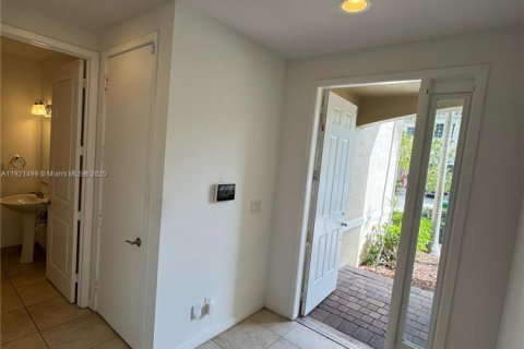 Adosado en venta en Miramar, Florida, 3 dormitorios, 139.35 m2 № 2019435 - foto 11