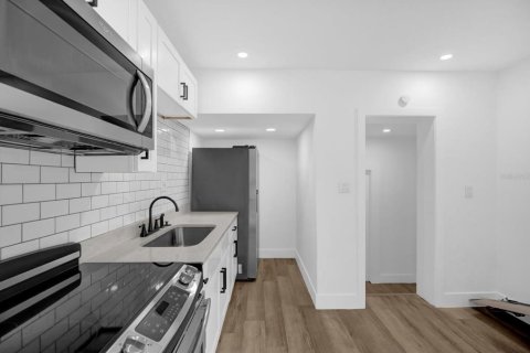 Casa en venta en Orlando, Florida, 5 dormitorios, 127 m2 № 1769419 - foto 5