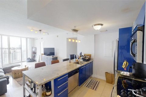 Condo in Miami, Florida, 2 bedrooms  № 1868114 - photo 1