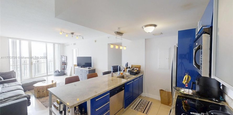 Condo in Miami, Florida, 2 bedrooms  № 1868114