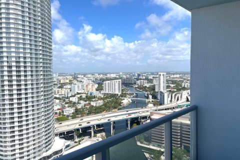 Condo in Miami, Florida, 2 bedrooms  № 1868114 - photo 10
