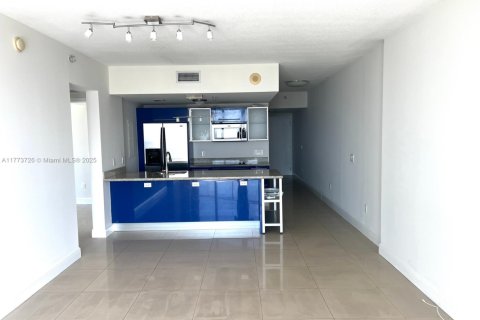 Condo in Miami, Florida, 2 bedrooms  № 1868114 - photo 12