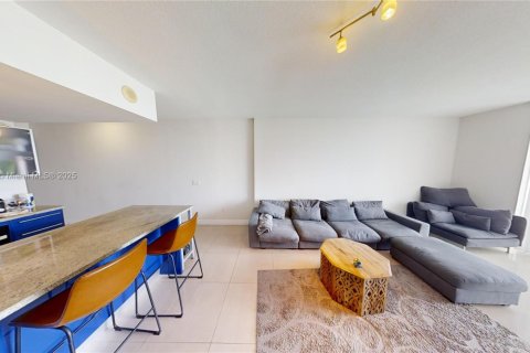 Condo in Miami, Florida, 2 bedrooms  № 1868114 - photo 3