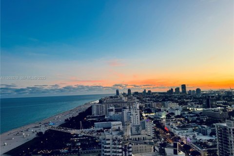 Снять в аренду кондоминиум в Майами-Бич, Флорида 2 спальни, 112.69м2, № 1965510 - фото 3