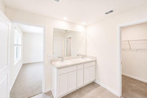 House in Parrish, Florida 4 bedrooms, 226.22 sq.m. № 2207968 - photo 8