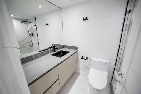 Condo in Hallandale Beach, Florida, 2 bedrooms  № 1874555 - photo 22