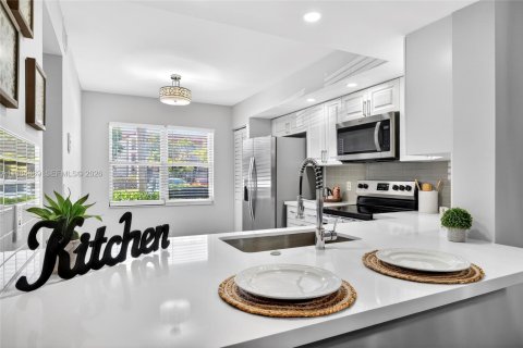 Copropriété à louer à Pembroke Pines, Floride: 2 chambres, 110.74 m2 № 2045811 - photo 8