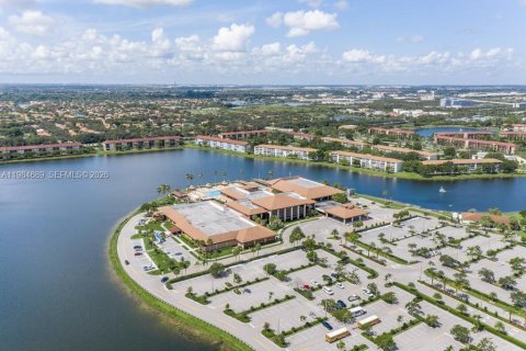 Copropriété à louer à Pembroke Pines, Floride: 2 chambres, 110.74 m2 № 2045811 - photo 3