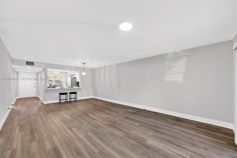 Copropriété à louer à Pembroke Pines, Floride: 2 chambres, 110.74 m2 № 2045811 - photo 15