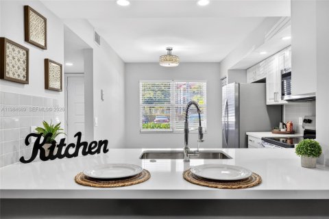 Copropriété à louer à Pembroke Pines, Floride: 2 chambres, 110.74 m2 № 2045811 - photo 9