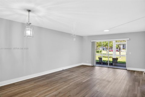 Copropriété à louer à Pembroke Pines, Floride: 2 chambres, 110.74 m2 № 2045811 - photo 13