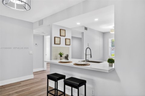 Copropriété à louer à Pembroke Pines, Floride: 2 chambres, 110.74 m2 № 2045811 - photo 10