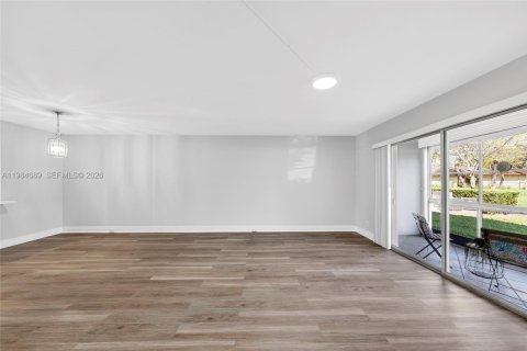 Copropriété à louer à Pembroke Pines, Floride: 2 chambres, 110.74 m2 № 2045811 - photo 16