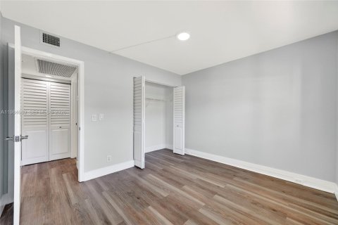 Copropriété à louer à Pembroke Pines, Floride: 2 chambres, 110.74 m2 № 2045811 - photo 30
