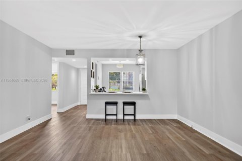 Copropriété à louer à Pembroke Pines, Floride: 2 chambres, 110.74 m2 № 2045811 - photo 12