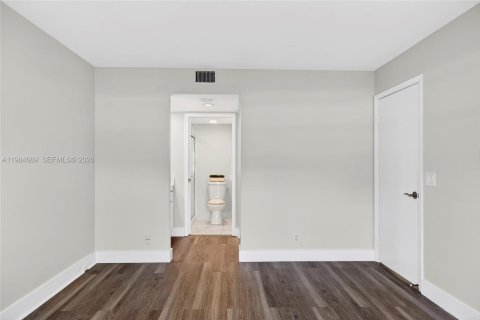 Copropriété à louer à Pembroke Pines, Floride: 2 chambres, 110.74 m2 № 2045811 - photo 18