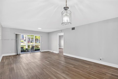 Copropriété à louer à Pembroke Pines, Floride: 2 chambres, 110.74 m2 № 2045811 - photo 14
