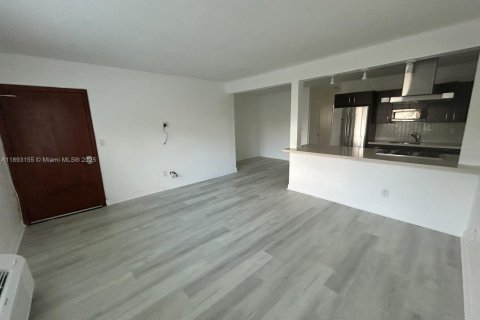 Снять в аренду виллу или дом в Майами-Бич, Флорида 2 спальни, 338.16м2, № 1946779 - фото 1