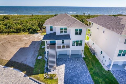 House in Palm Coast, Florida 5 bedrooms, 316.98 sq.m. № 1566556 - photo 2