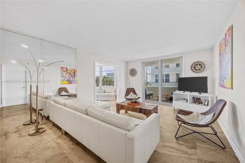 Снять в аренду кондоминиум в Майами-Бич, Флорида 2 спальни, 97.27м2, № 1958353 - фото 2