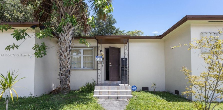 House in Miami, Florida 3 bedrooms, 136.47 sq.m. № 1891955
