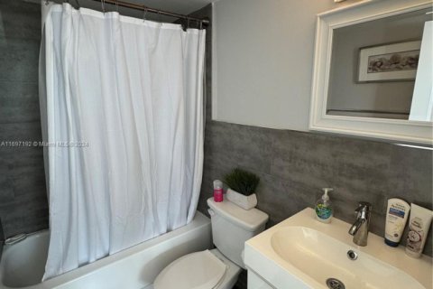 Condominio en alquiler en Miami Beach, Florida, 1 dormitorio, 70.61 m2 № 1959666 - foto 14