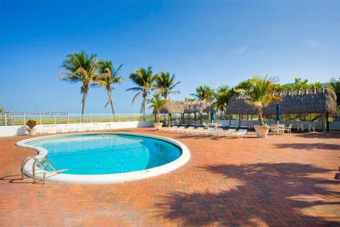 Condominio en alquiler en Miami Beach, Florida, 1 dormitorio, 70.61 m2 № 1959666 - foto 17