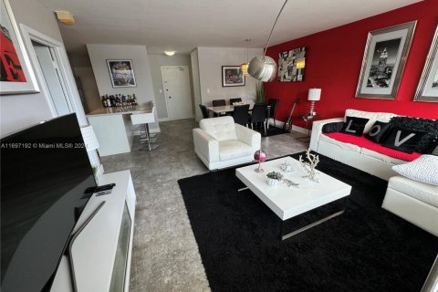 Condominio en alquiler en Miami Beach, Florida, 1 dormitorio, 70.61 m2 № 1959666 - foto 6