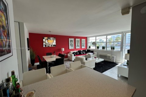 Condominio en alquiler en Miami Beach, Florida, 1 dormitorio, 70.61 m2 № 1959666 - foto 12