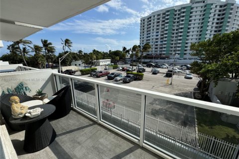 Condominio en alquiler en Miami Beach, Florida, 1 dormitorio, 70.61 m2 № 1959666 - foto 11