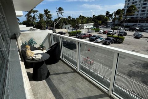 Condominio en alquiler en Miami Beach, Florida, 1 dormitorio, 70.61 m2 № 1959666 - foto 16