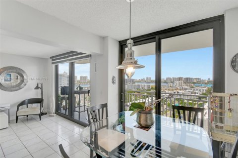 Condo in Sunny Isles Beach, Florida, 2 bedrooms  № 1755651 - photo 20