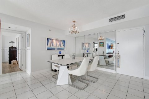 Condo in Sunny Isles Beach, Florida, 2 bedrooms  № 1755651 - photo 14