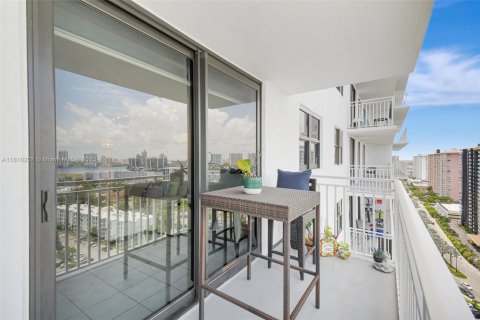 Condo in Sunny Isles Beach, Florida, 2 bedrooms  № 1755651 - photo 24