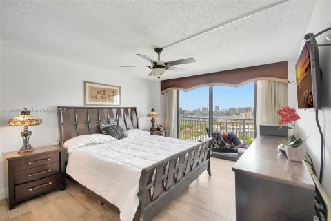 Condo in Sunny Isles Beach, Florida, 2 bedrooms  № 1755651 - photo 26