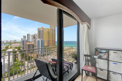 Condo in Sunny Isles Beach, Florida, 2 bedrooms  № 1755651 - photo 18