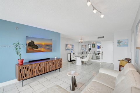 Condo in Sunny Isles Beach, Florida, 2 bedrooms  № 1755651 - photo 12