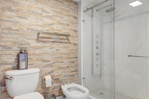 Condo in Sunny Isles Beach, Florida, 2 bedrooms  № 1755651 - photo 30