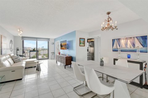 Condo in Sunny Isles Beach, Florida, 2 bedrooms  № 1755651 - photo 7